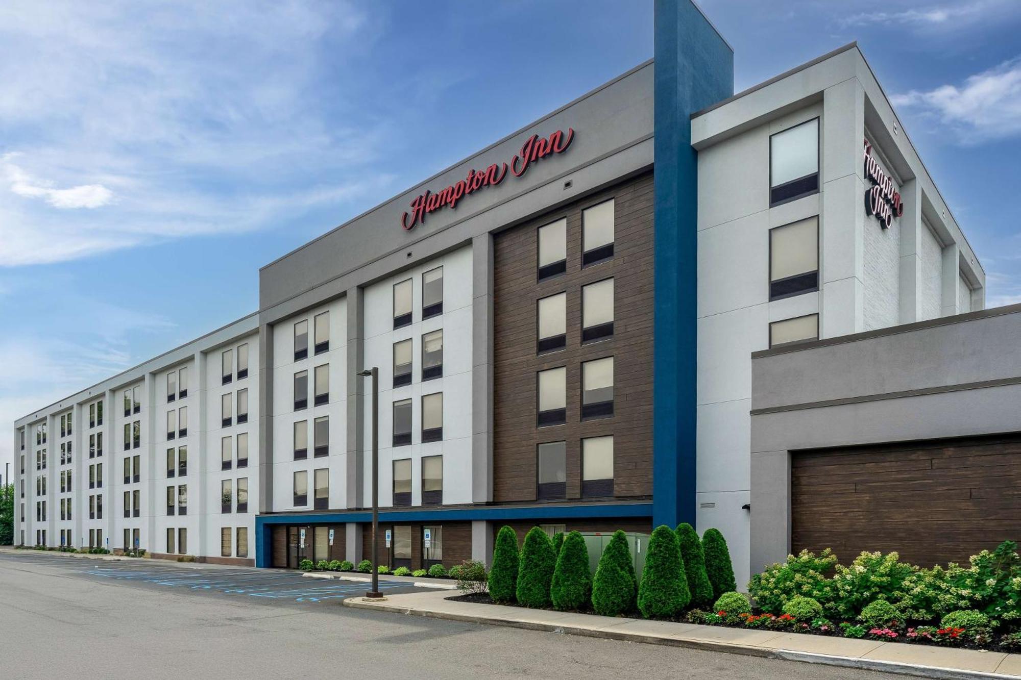 Hampton Inn Уудбридж Екстериор снимка