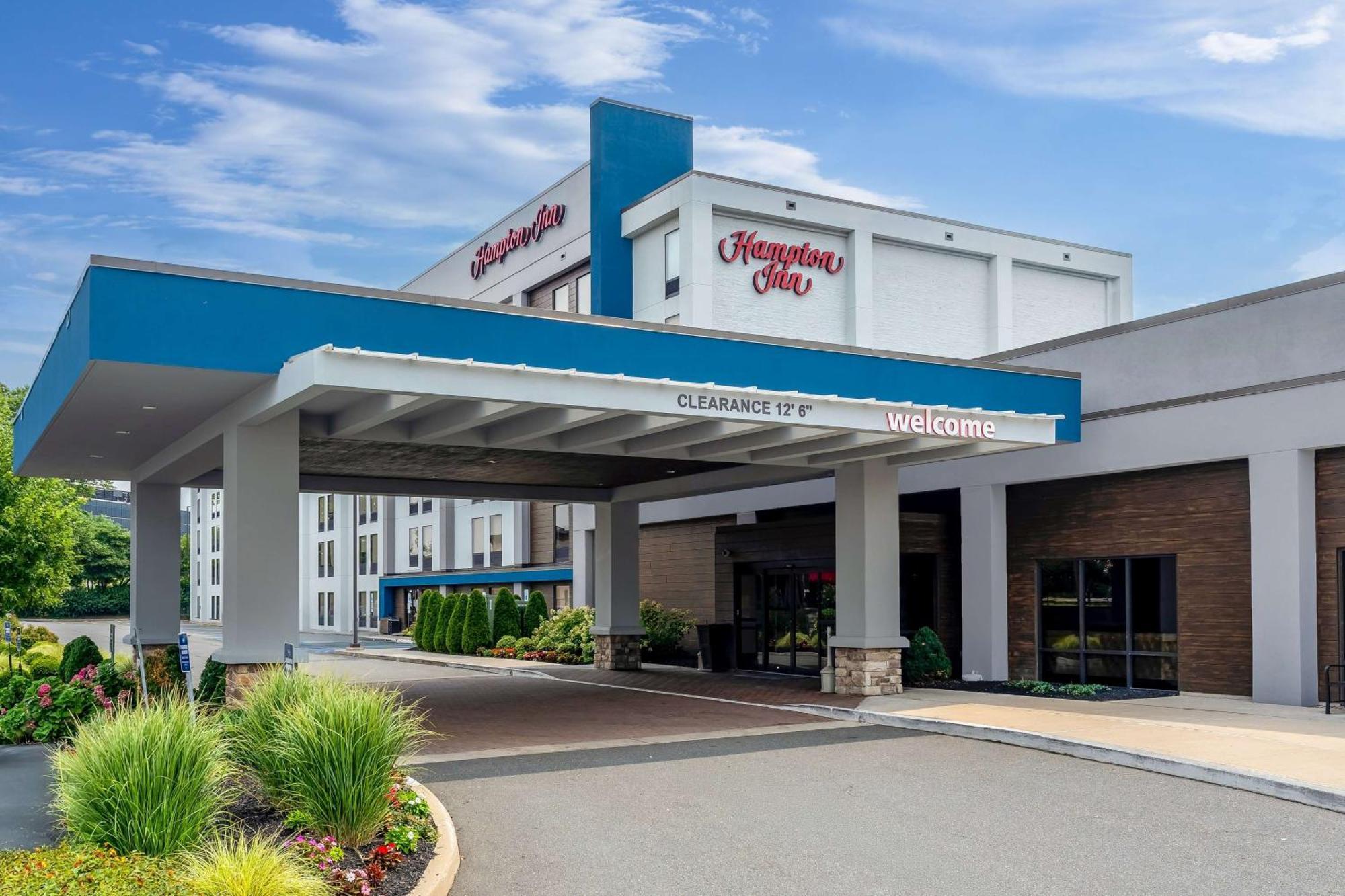 Hampton Inn Уудбридж Екстериор снимка